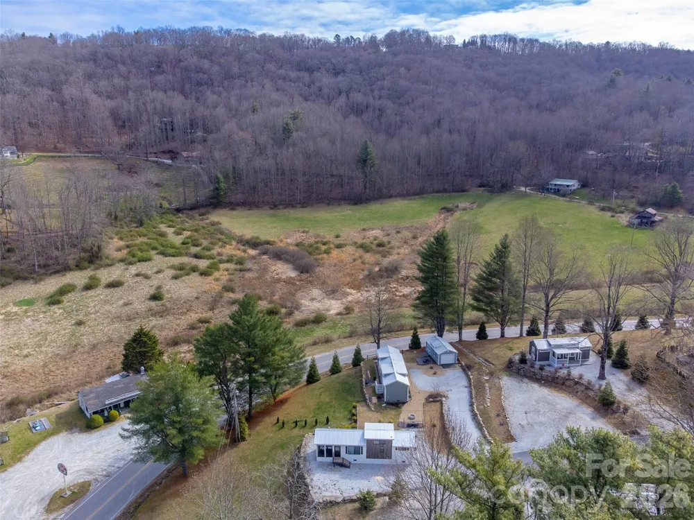 122 Mountain Breeze Ridge Scaly Mountain, NC 28775