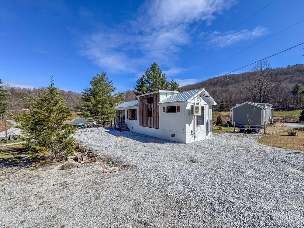 122 Mountain Breeze Ridge Scaly Mountain, NC 28775