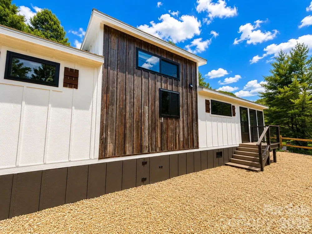 122 Mountain Breeze Ridge Scaly Mountain, NC 28775