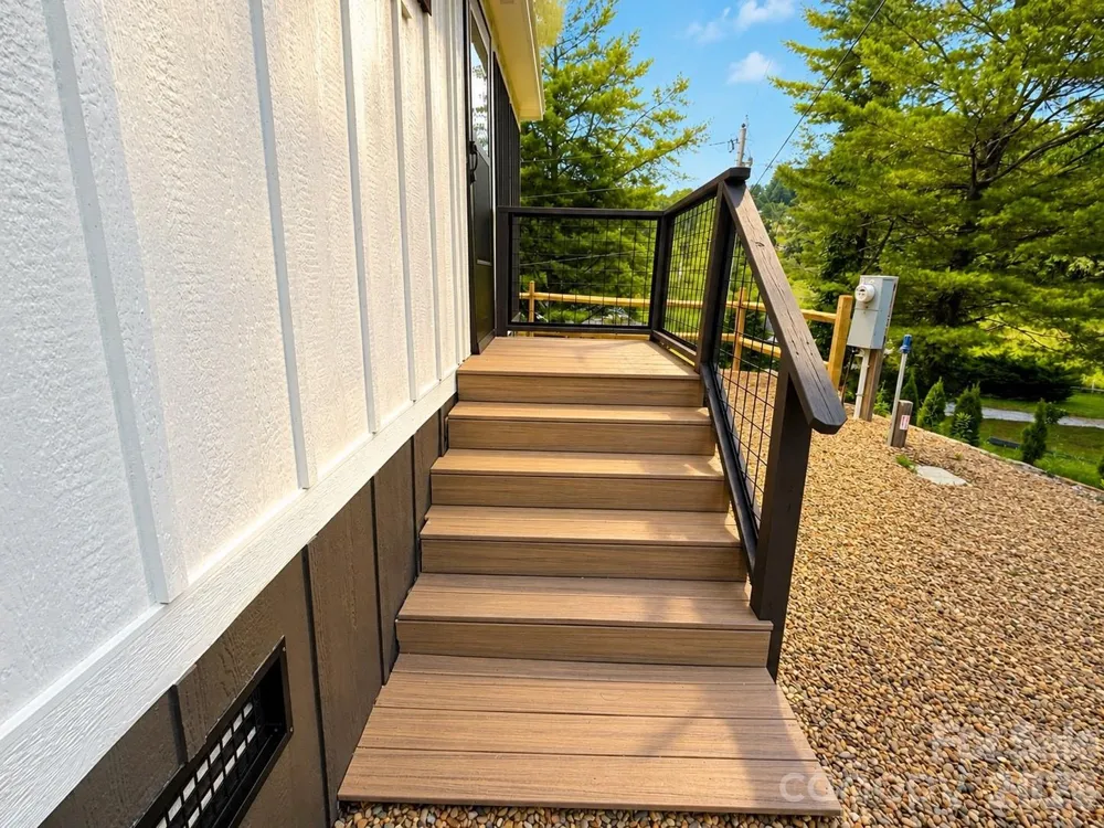 122 Mountain Breeze Ridge Scaly Mountain, NC 28775