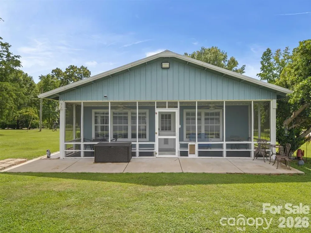 275 S Waters Edge Drive Winnsboro, SC 29180