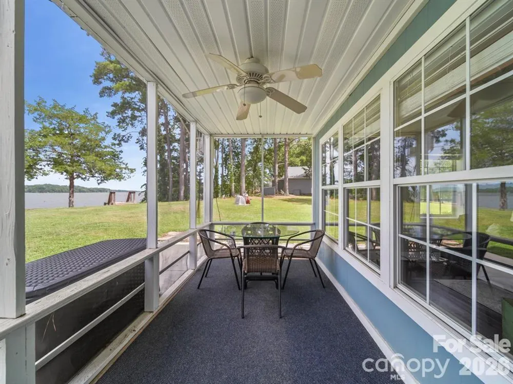 275 S Waters Edge Drive Winnsboro, SC 29180