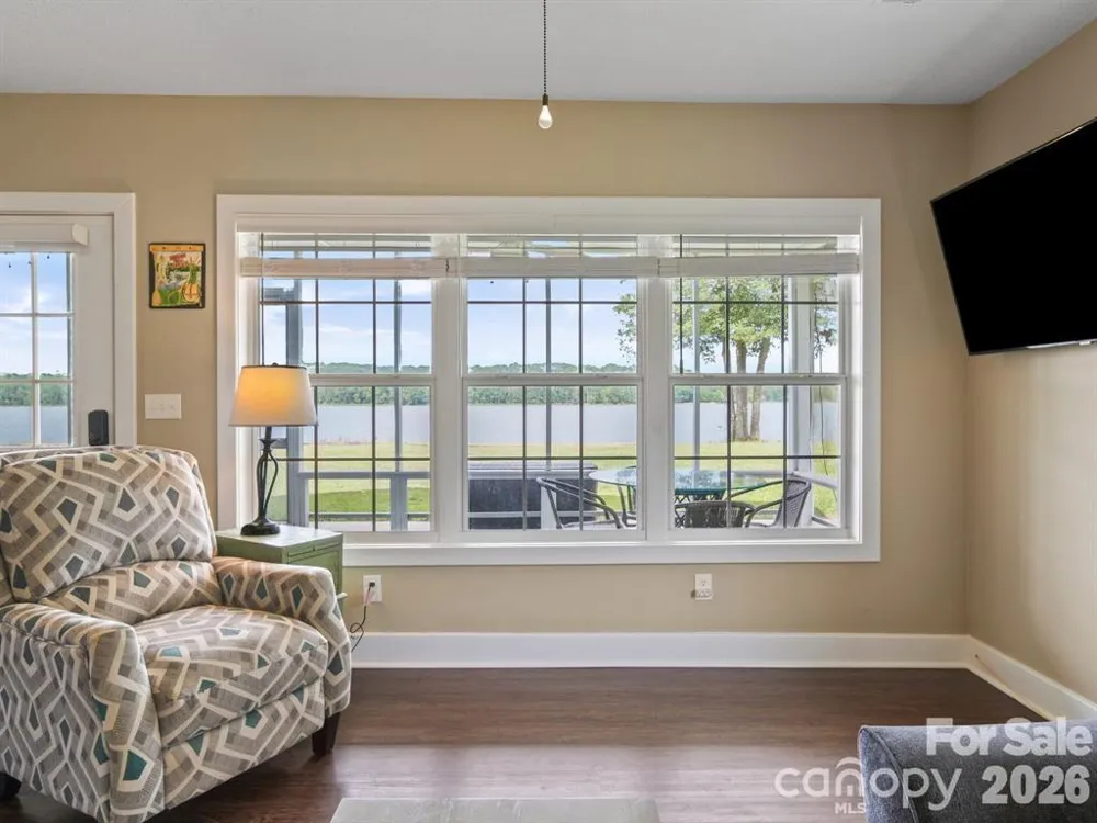 275 S Waters Edge Drive Winnsboro, SC 29180