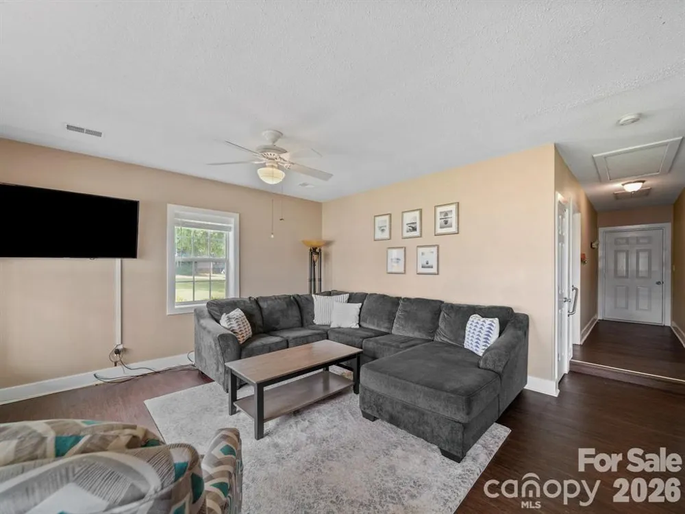 275 S Waters Edge Drive Winnsboro, SC 29180