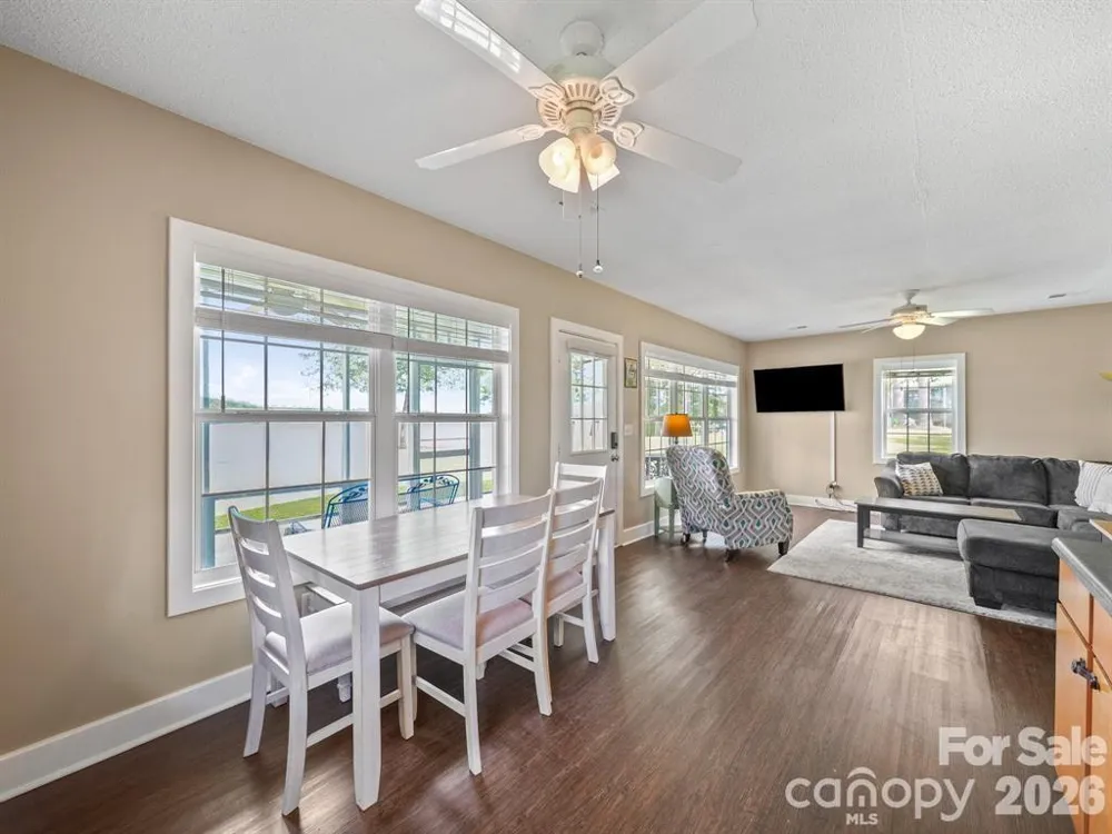 275 S Waters Edge Drive Winnsboro, SC 29180