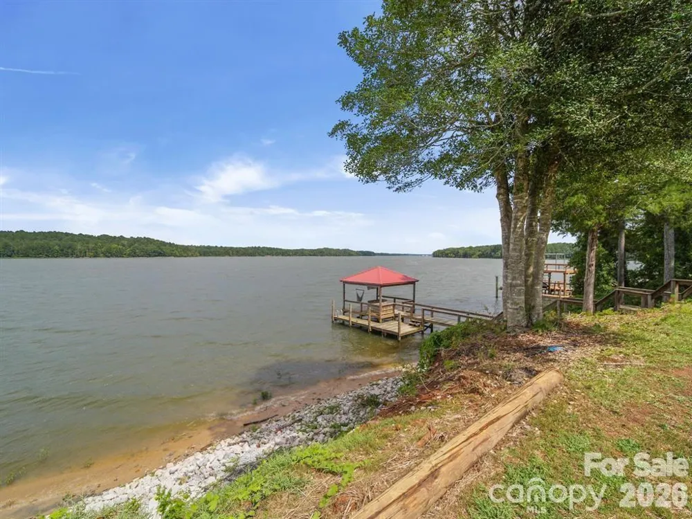275 S Waters Edge Drive Winnsboro, SC 29180
