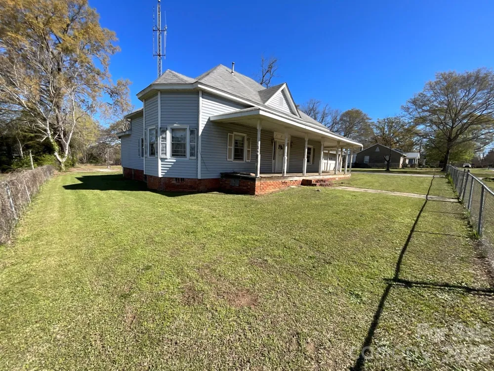 412 W Liberty Street Winnsboro, SC 29180