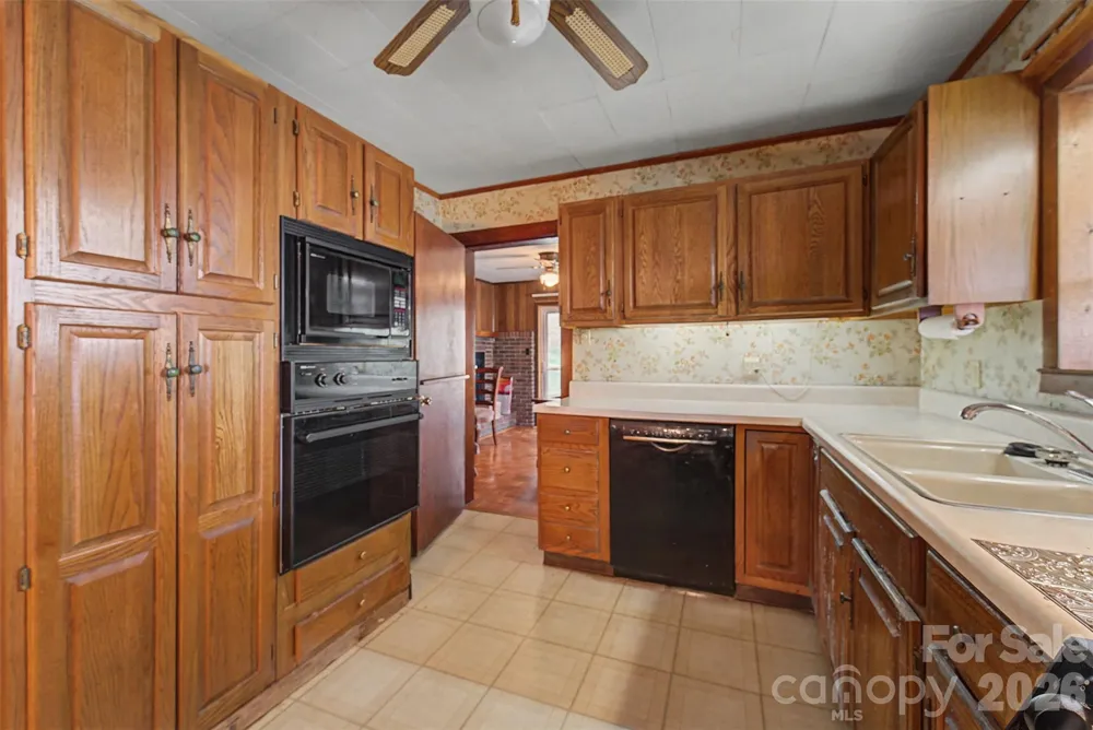318 Sunrise Park Sylva, NC 28779
