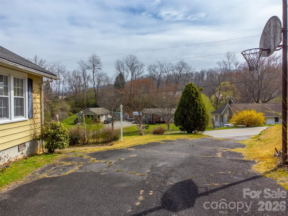 318 Sunrise Park Sylva, NC 28779