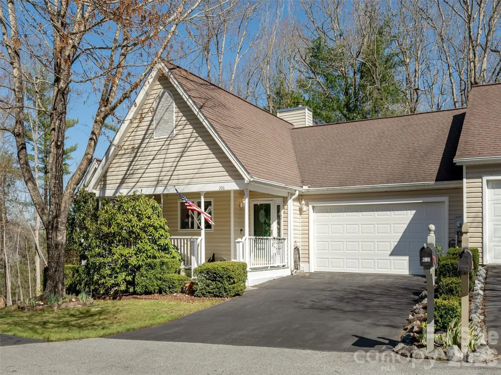 206 Black Oak Lane Hendersonville, NC 28791