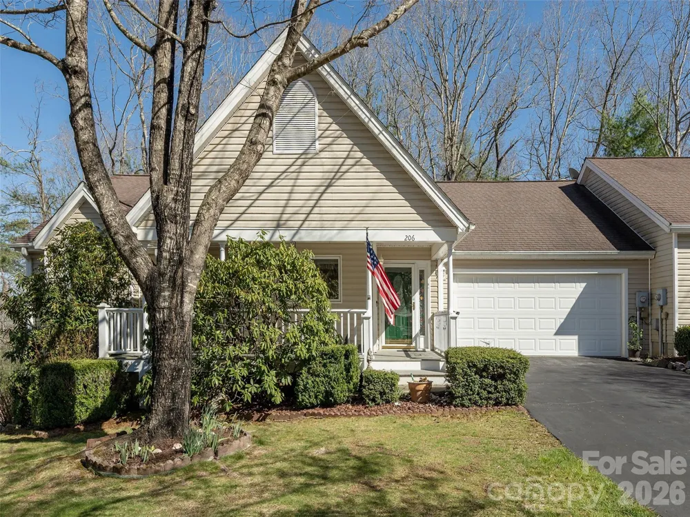 206 Black Oak Lane Hendersonville, NC 28791
