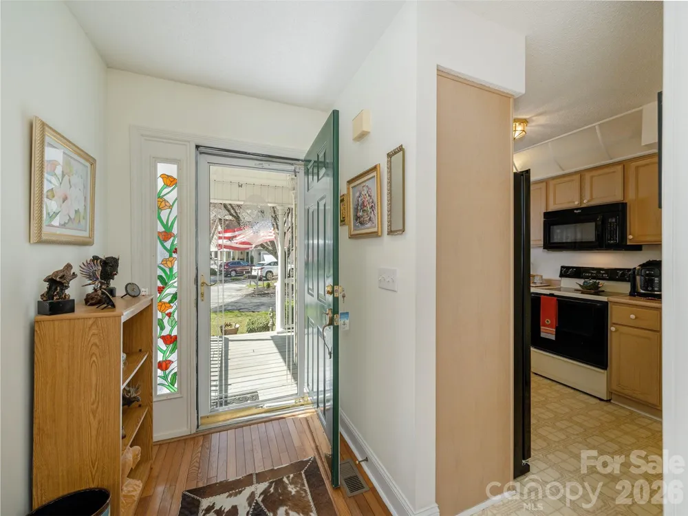 206 Black Oak Lane Hendersonville, NC 28791