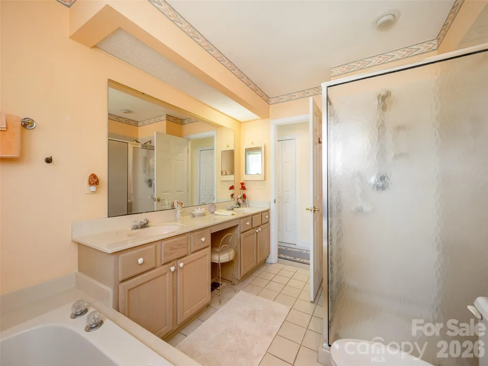 206 Black Oak Lane Hendersonville, NC 28791
