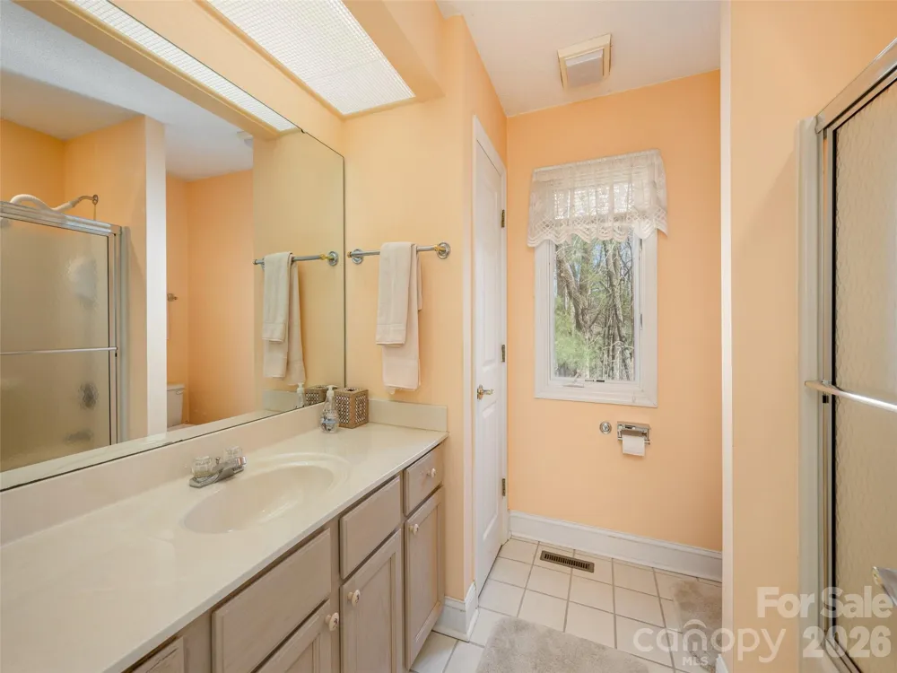 206 Black Oak Lane Hendersonville, NC 28791