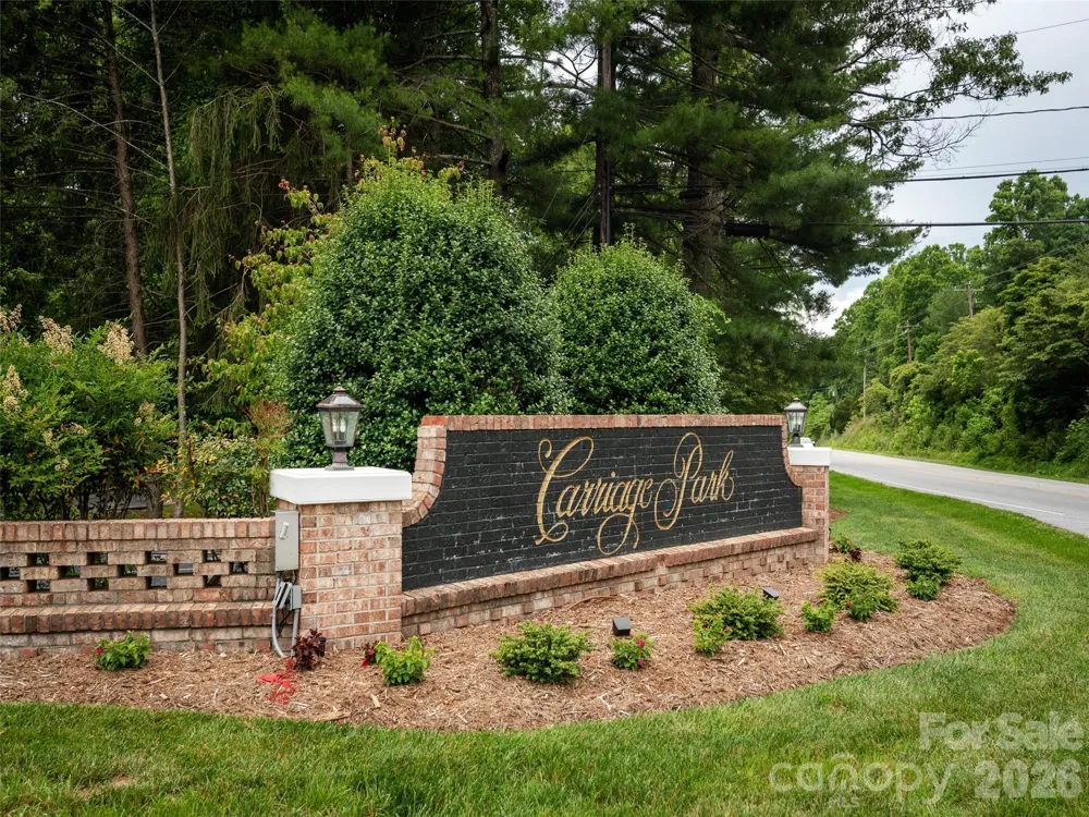 206 Black Oak Lane Hendersonville, NC 28791