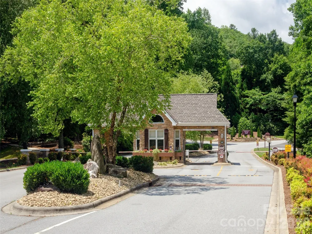 206 Black Oak Lane Hendersonville, NC 28791