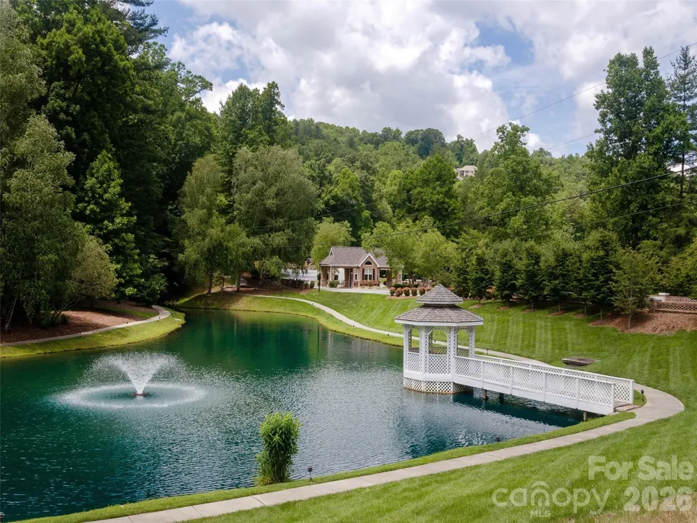206 Black Oak Lane Hendersonville, NC 28791