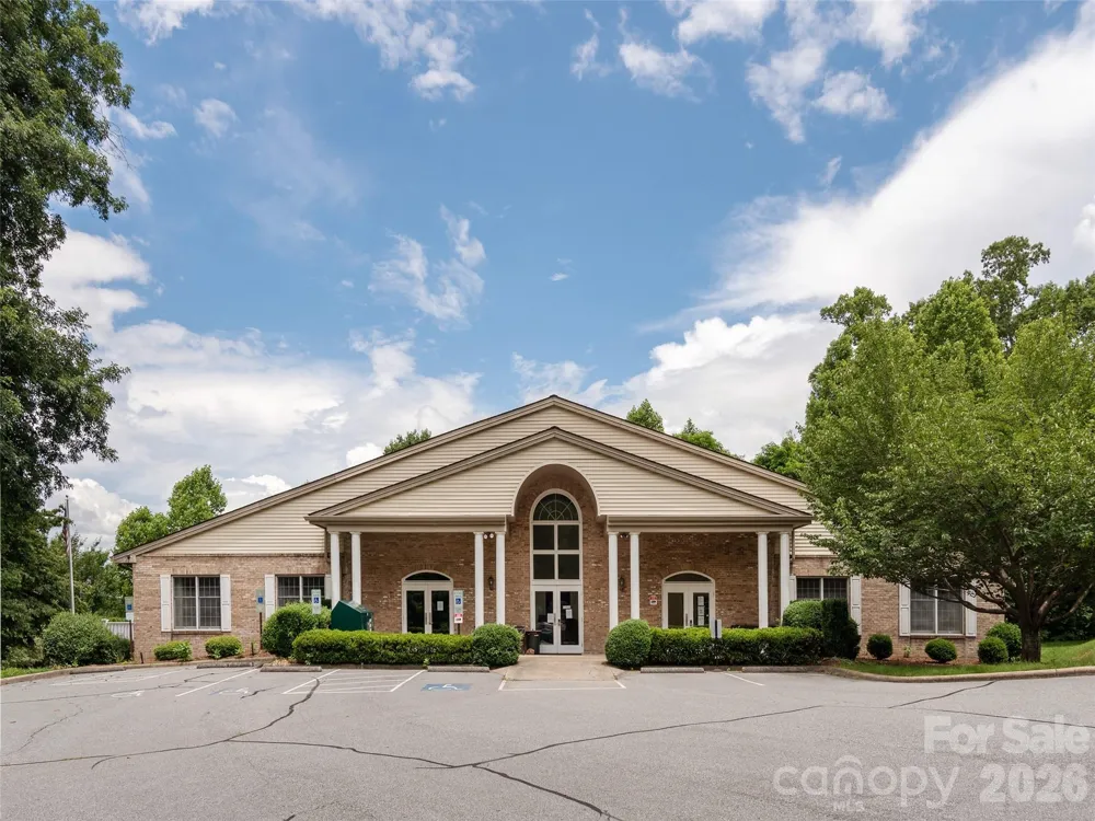 206 Black Oak Lane Hendersonville, NC 28791