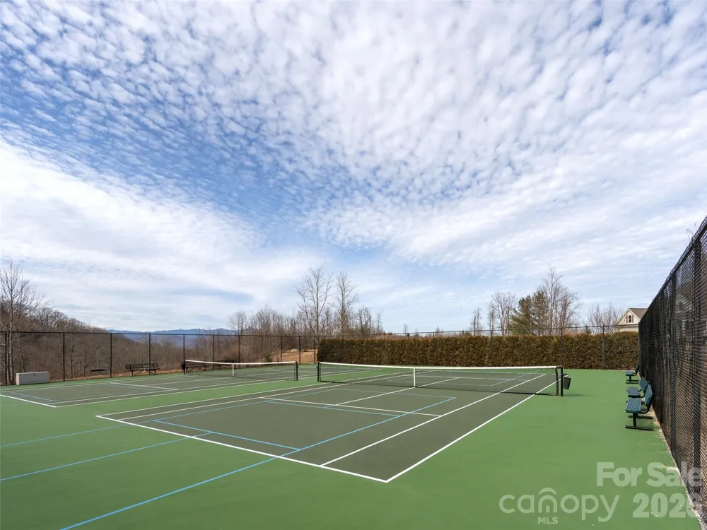 206 Black Oak Lane Hendersonville, NC 28791