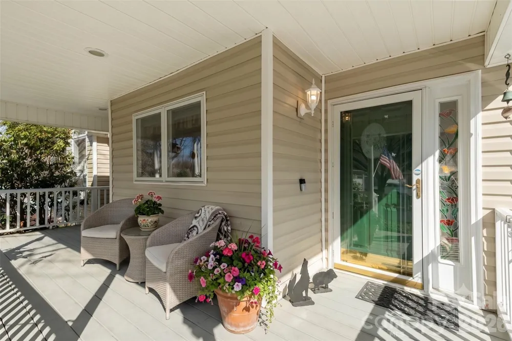 206 Black Oak Lane Hendersonville, NC 28791