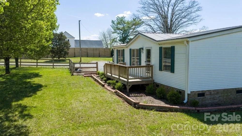 889 Tabor Road Olin, NC 28660