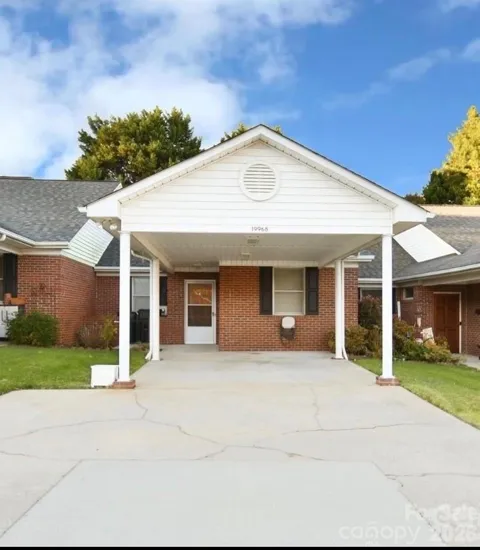 19968 Oak Leaf Circle