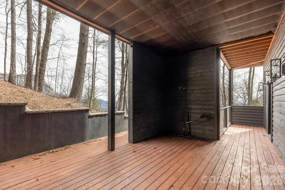 692 Lost Trail Highlands, NC 28741