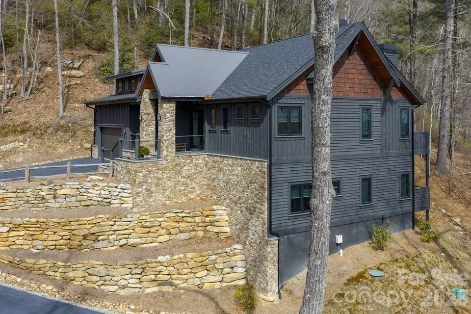 692 Lost Trail Highlands, NC 28741