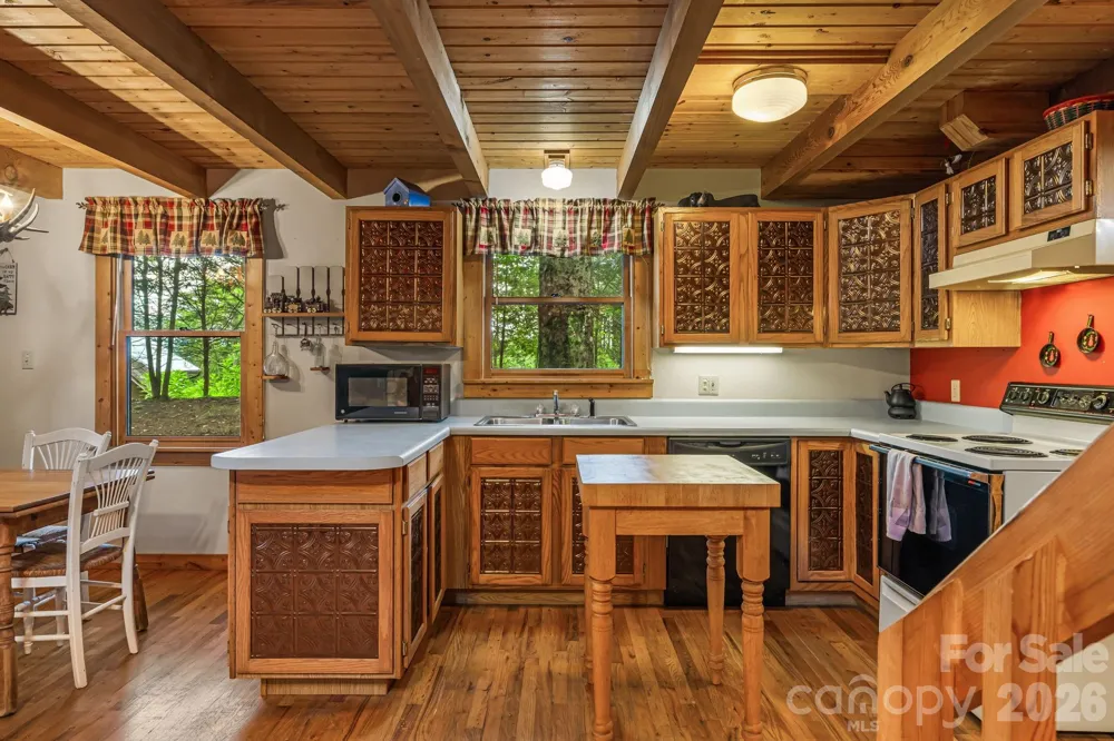 180 Grace Way Green Mountain, NC 28740
