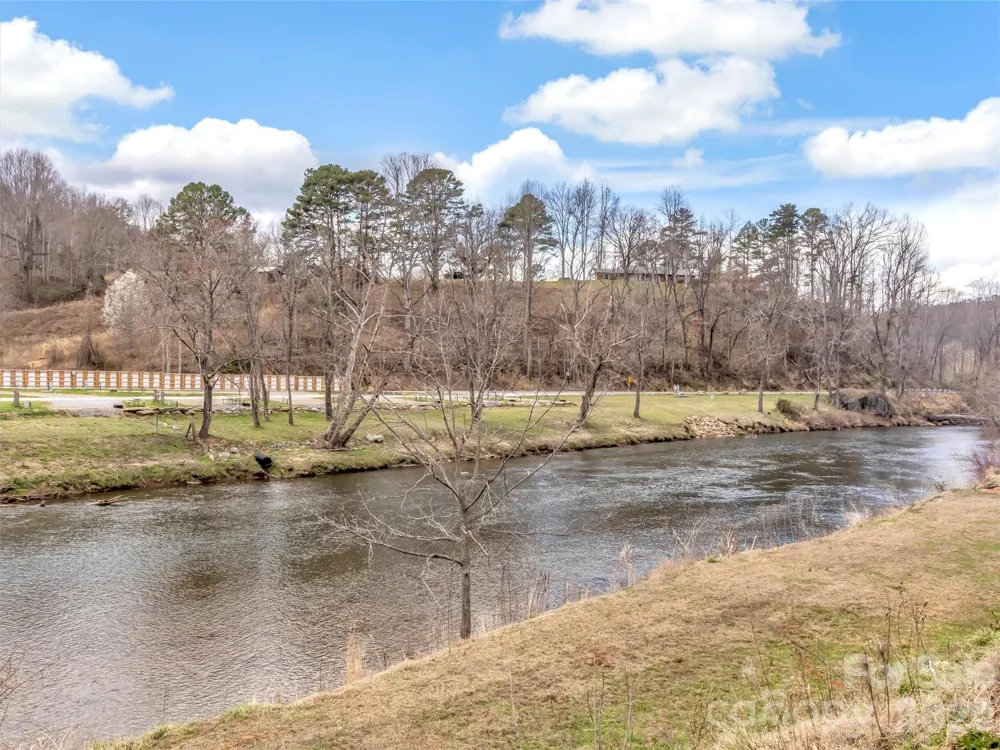 522 River Road Sylva, NC 28779