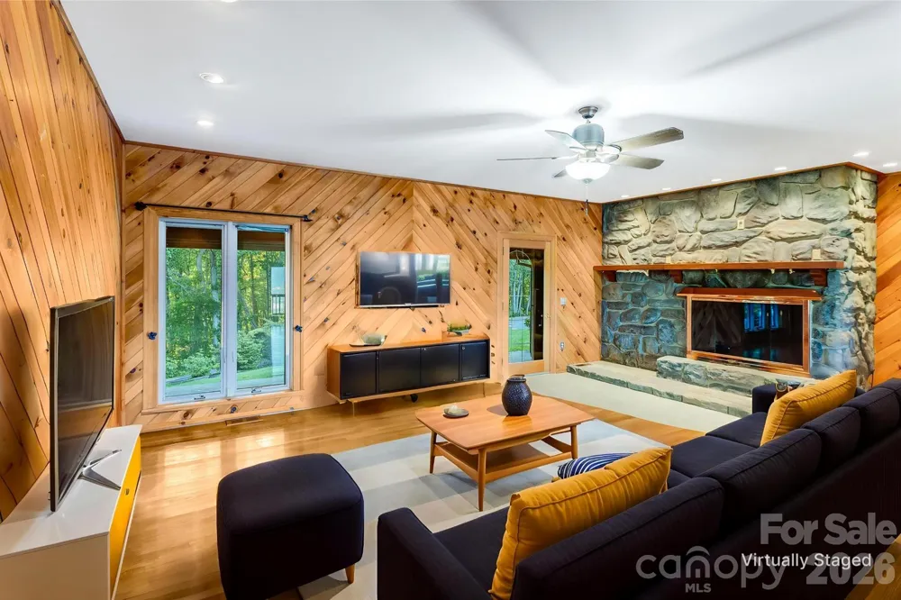 1087 Brigadoon Drive Clyde, NC 28721