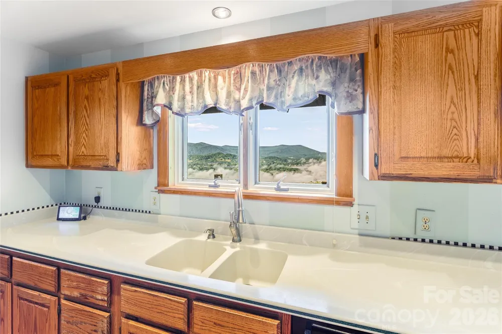 1087 Brigadoon Drive Clyde, NC 28721
