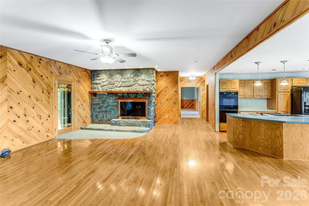 1087 Brigadoon Drive Clyde, NC 28721