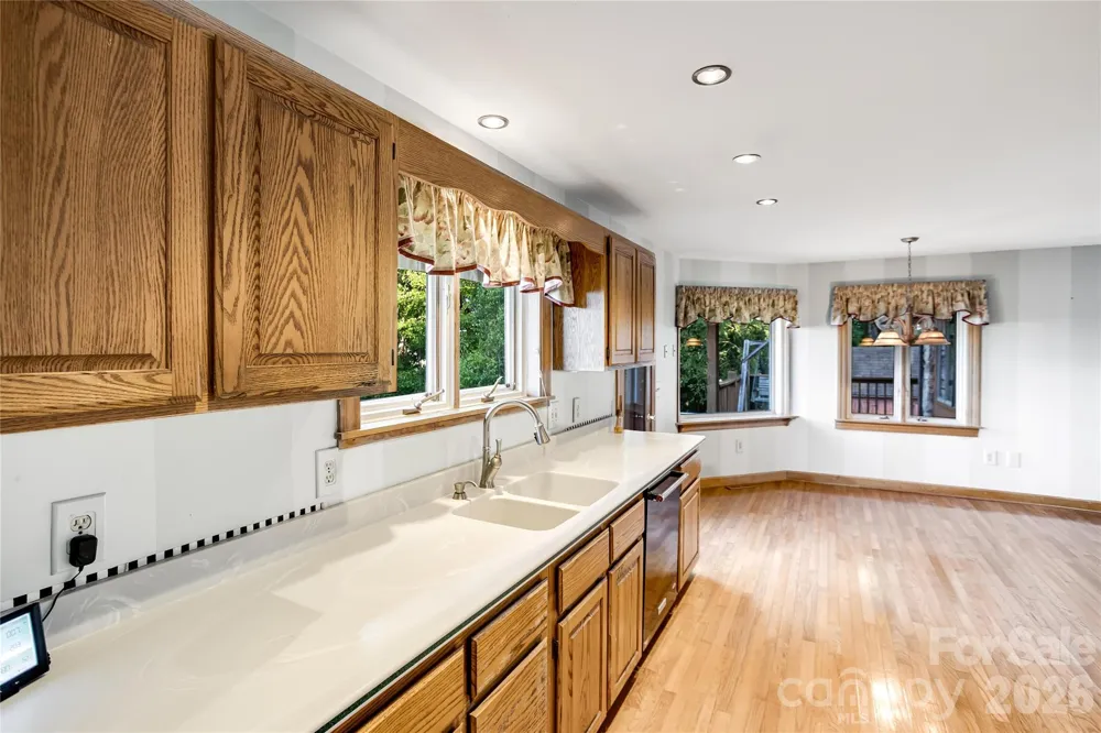 1087 Brigadoon Drive Clyde, NC 28721