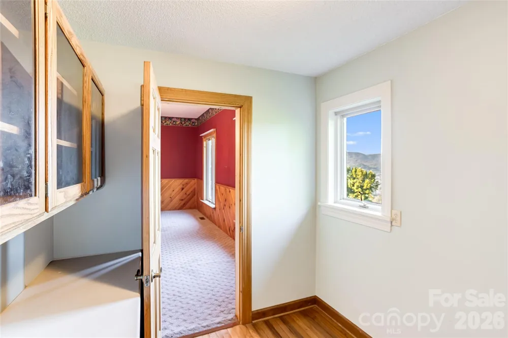 1087 Brigadoon Drive Clyde, NC 28721