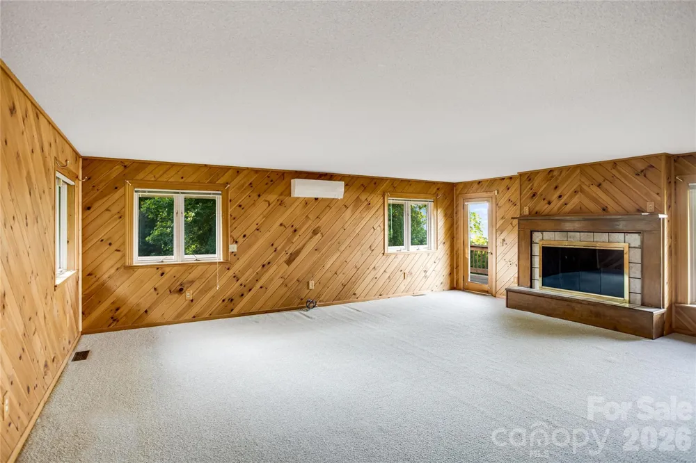 1087 Brigadoon Drive Clyde, NC 28721