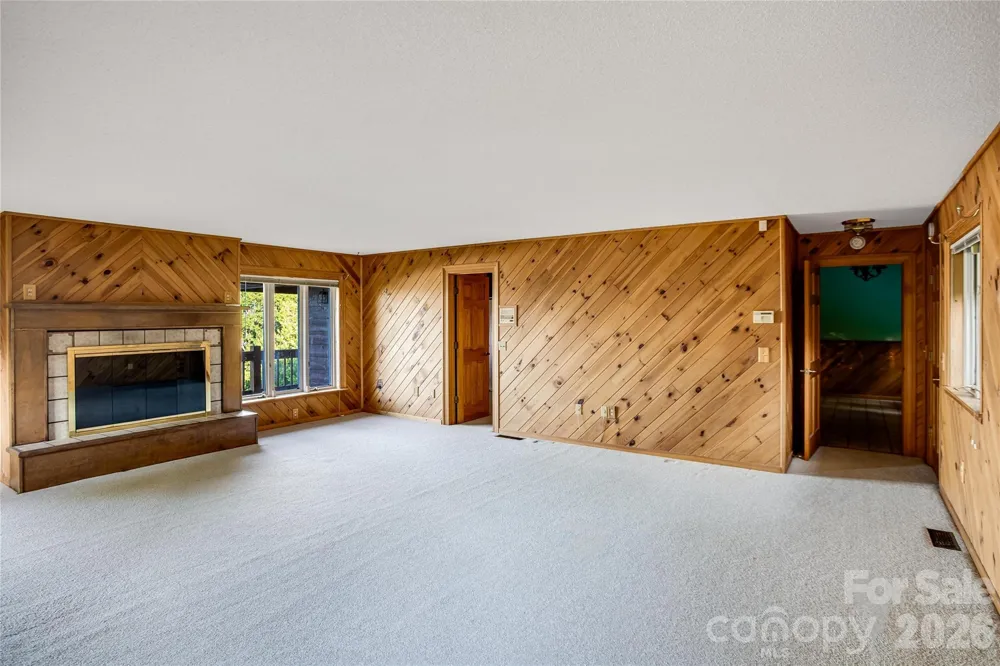 1087 Brigadoon Drive Clyde, NC 28721