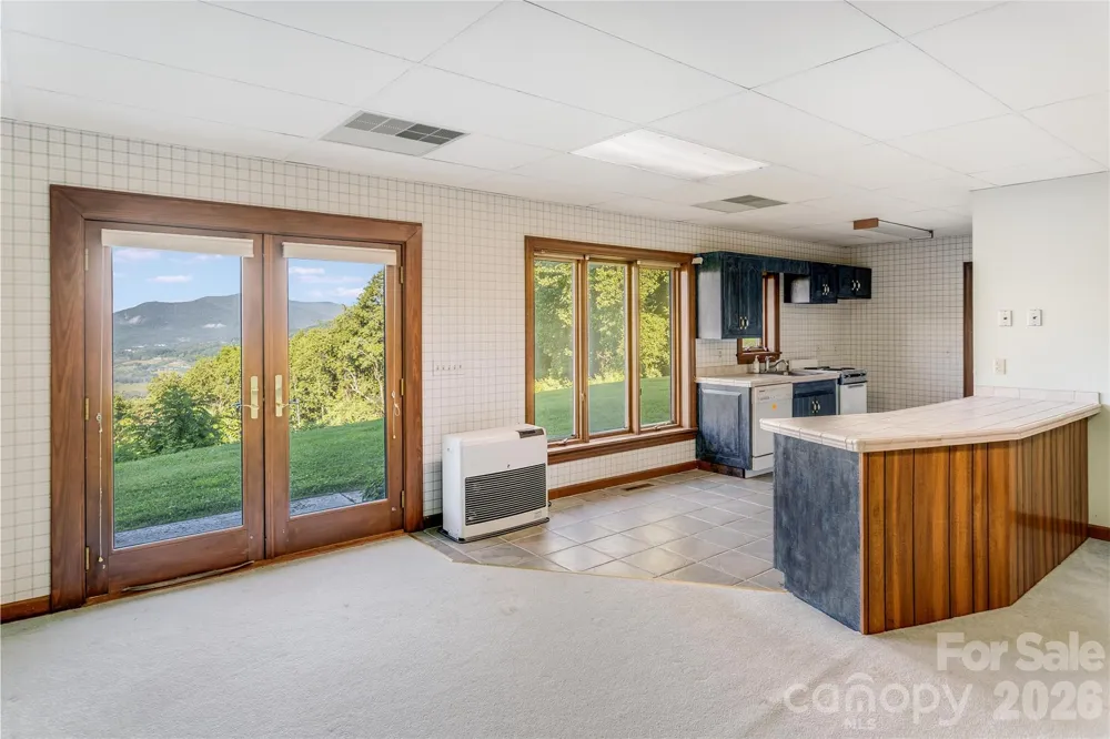 1087 Brigadoon Drive Clyde, NC 28721