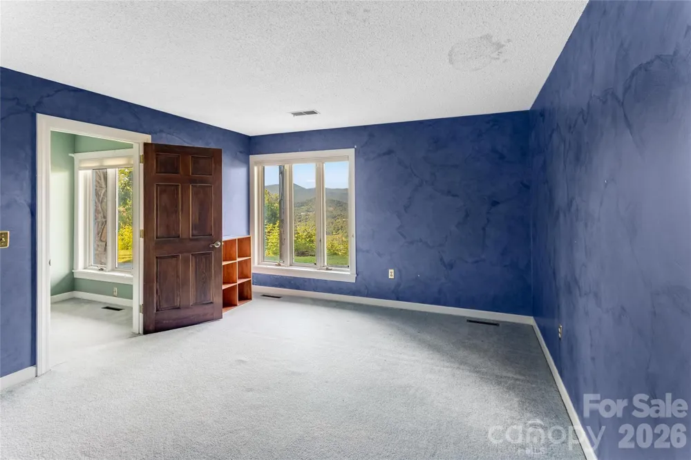 1087 Brigadoon Drive Clyde, NC 28721