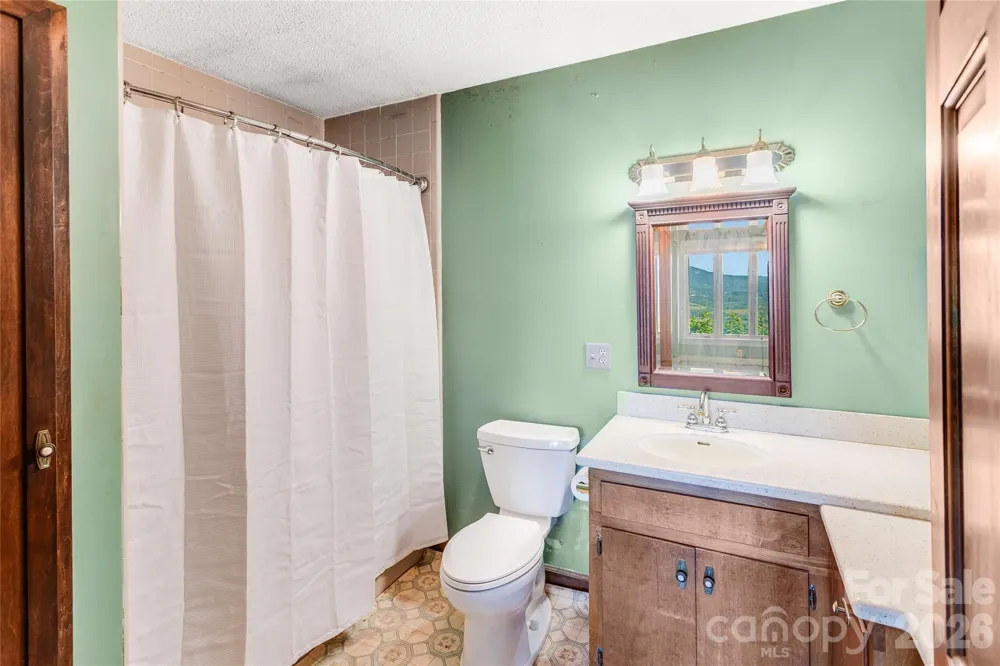 1087 Brigadoon Drive Clyde, NC 28721