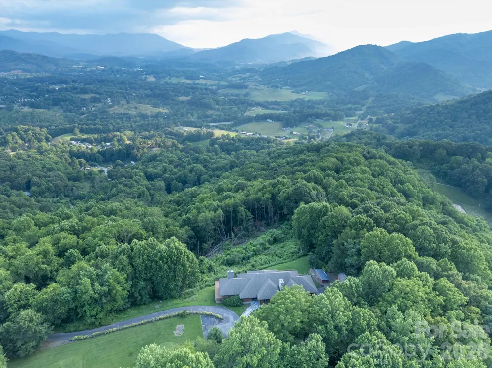 1087 Brigadoon Drive Clyde, NC 28721