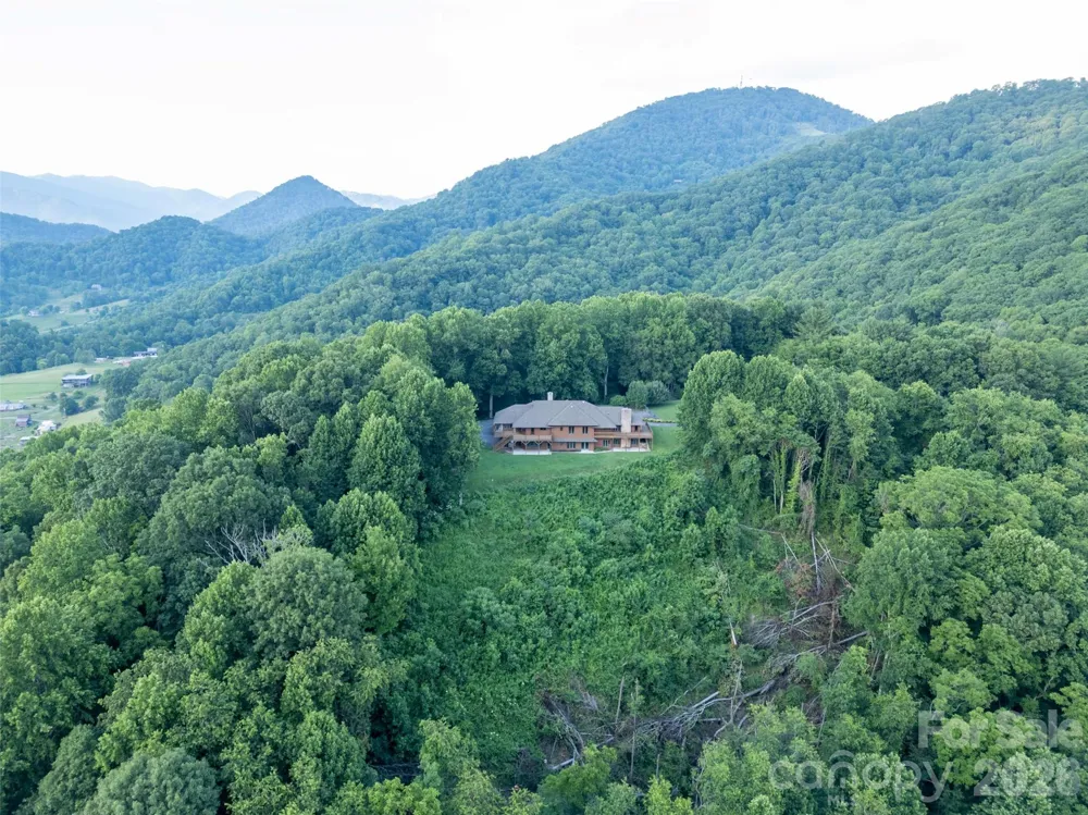 1087 Brigadoon Drive Clyde, NC 28721