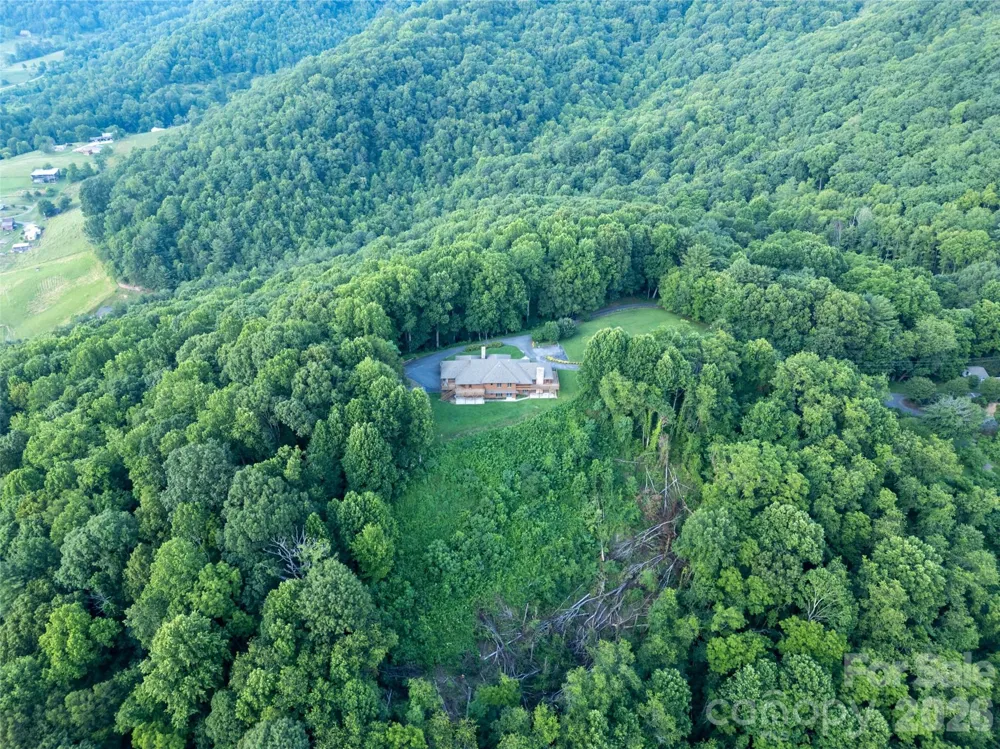 1087 Brigadoon Drive Clyde, NC 28721
