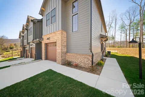 128 Collin Place #35
