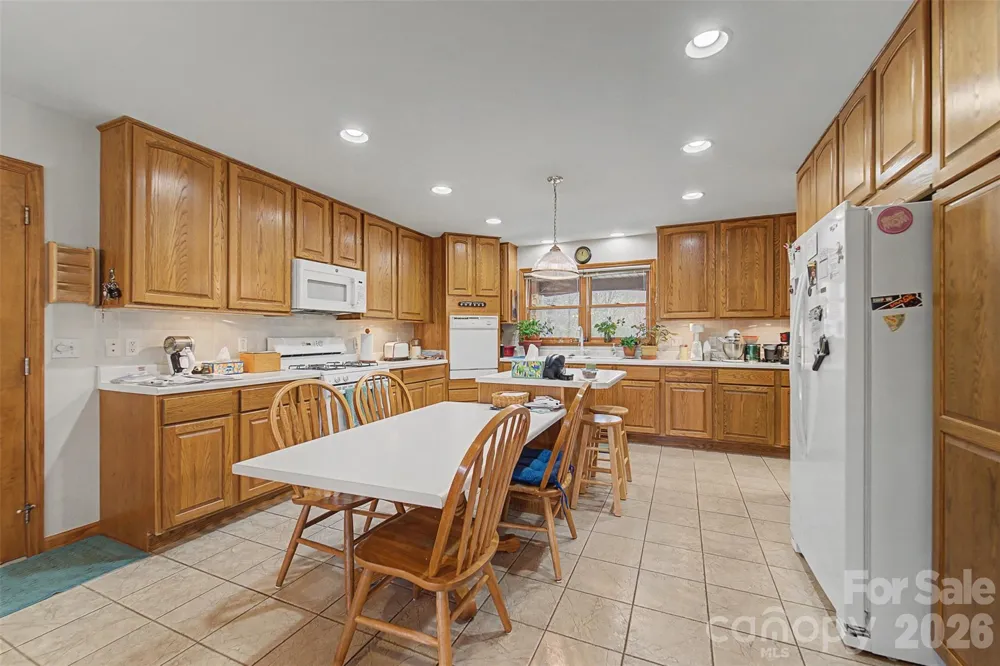 750 Double Springs Drive Almond, NC 28702