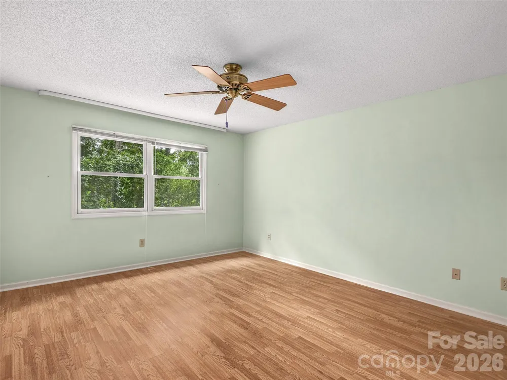 20 Cedarcliff Circle Asheville, NC 28803
