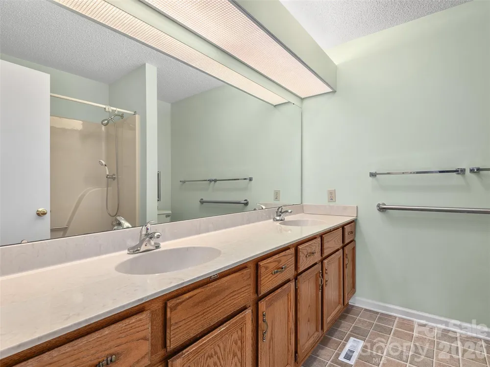 20 Cedarcliff Circle Asheville, NC 28803