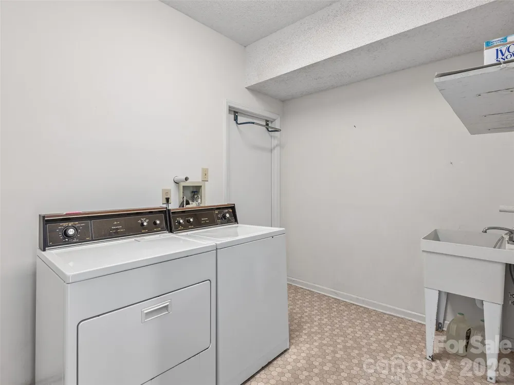 20 Cedarcliff Circle Asheville, NC 28803