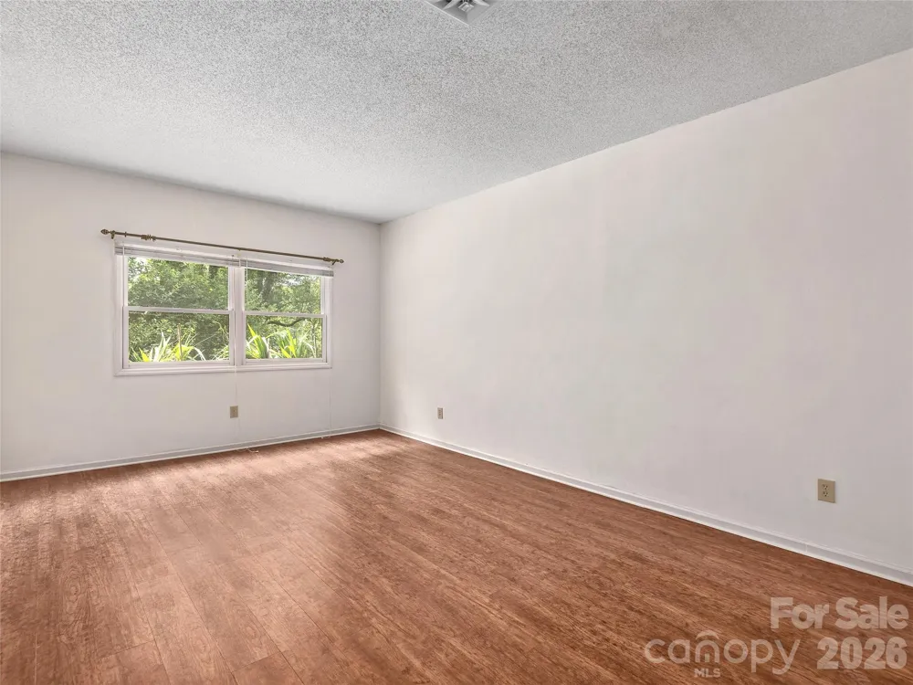 20 Cedarcliff Circle Asheville, NC 28803