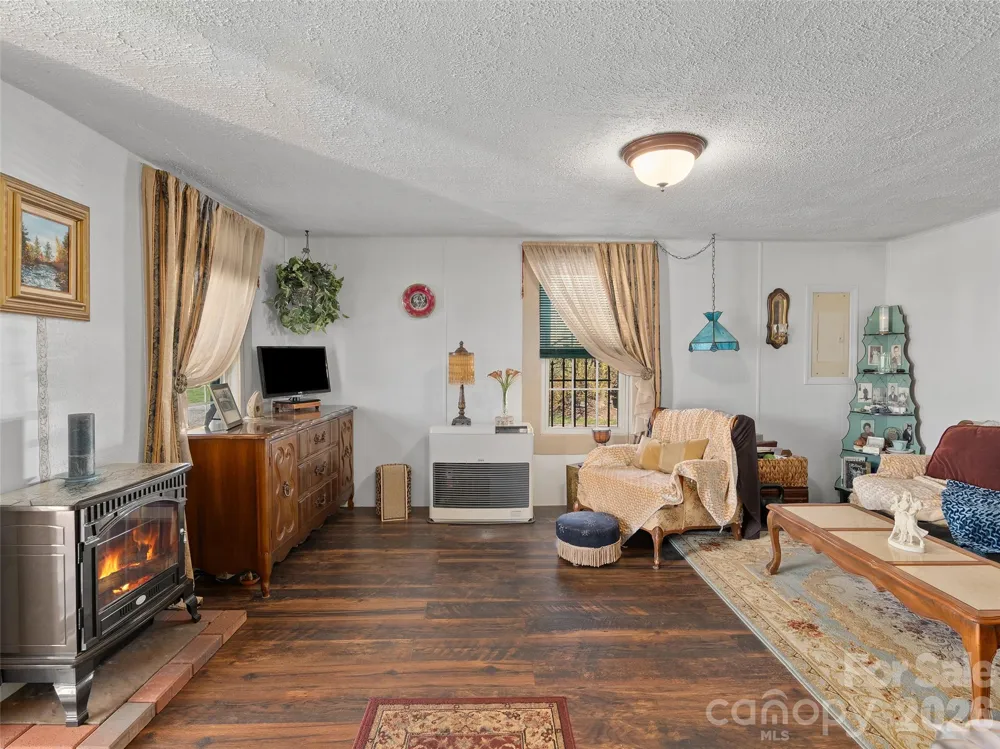 19 Mingus Street Canton, NC 28716